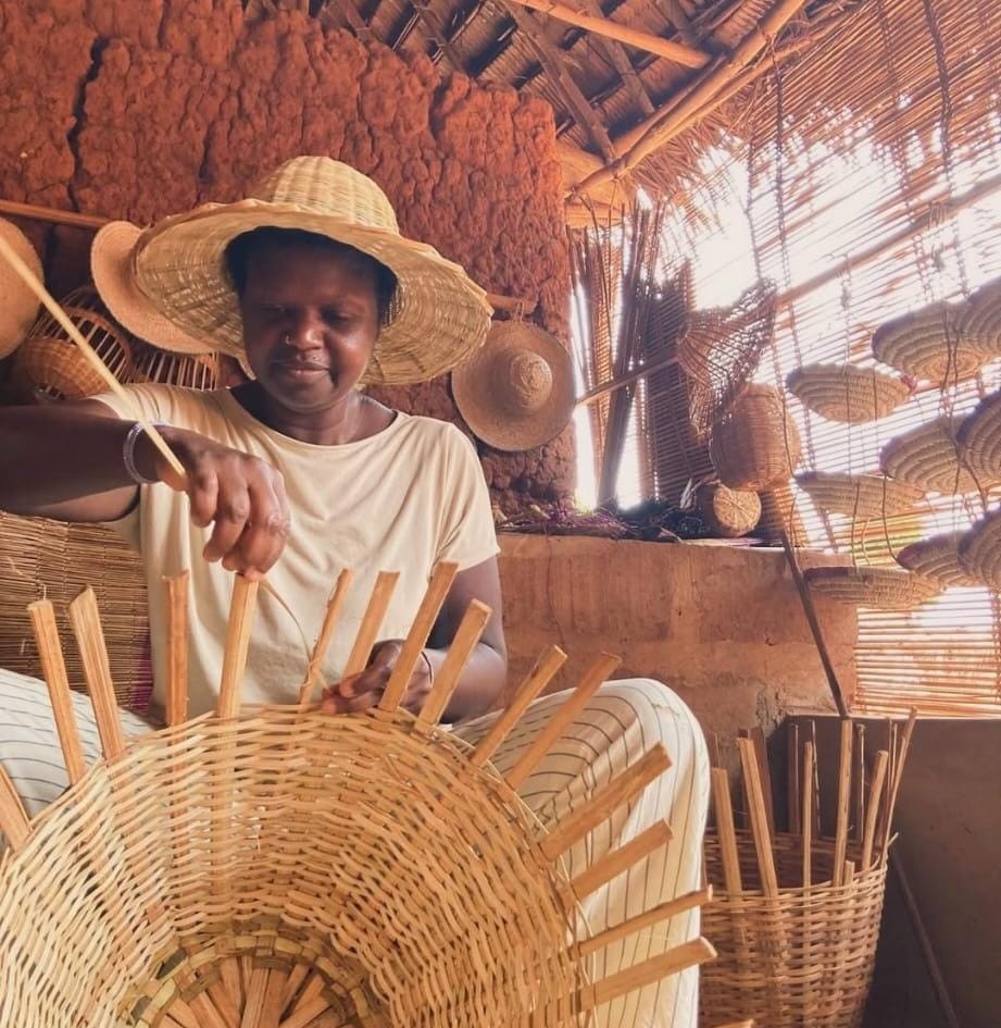 Scene of wicker basket making (Photo: @benin_tourisme_vibrant)
