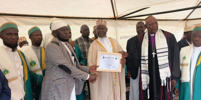 Mufti Praises Gateway Bus Boss for Sponsoring Muslims for 2026 Hajj