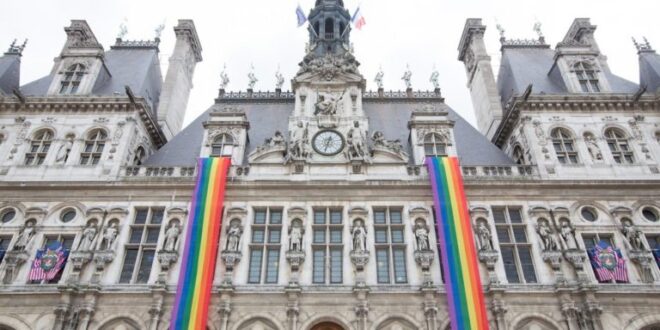 Rainbow flags decorate the Paris City Hall. (Photo courtesy of Tetu)