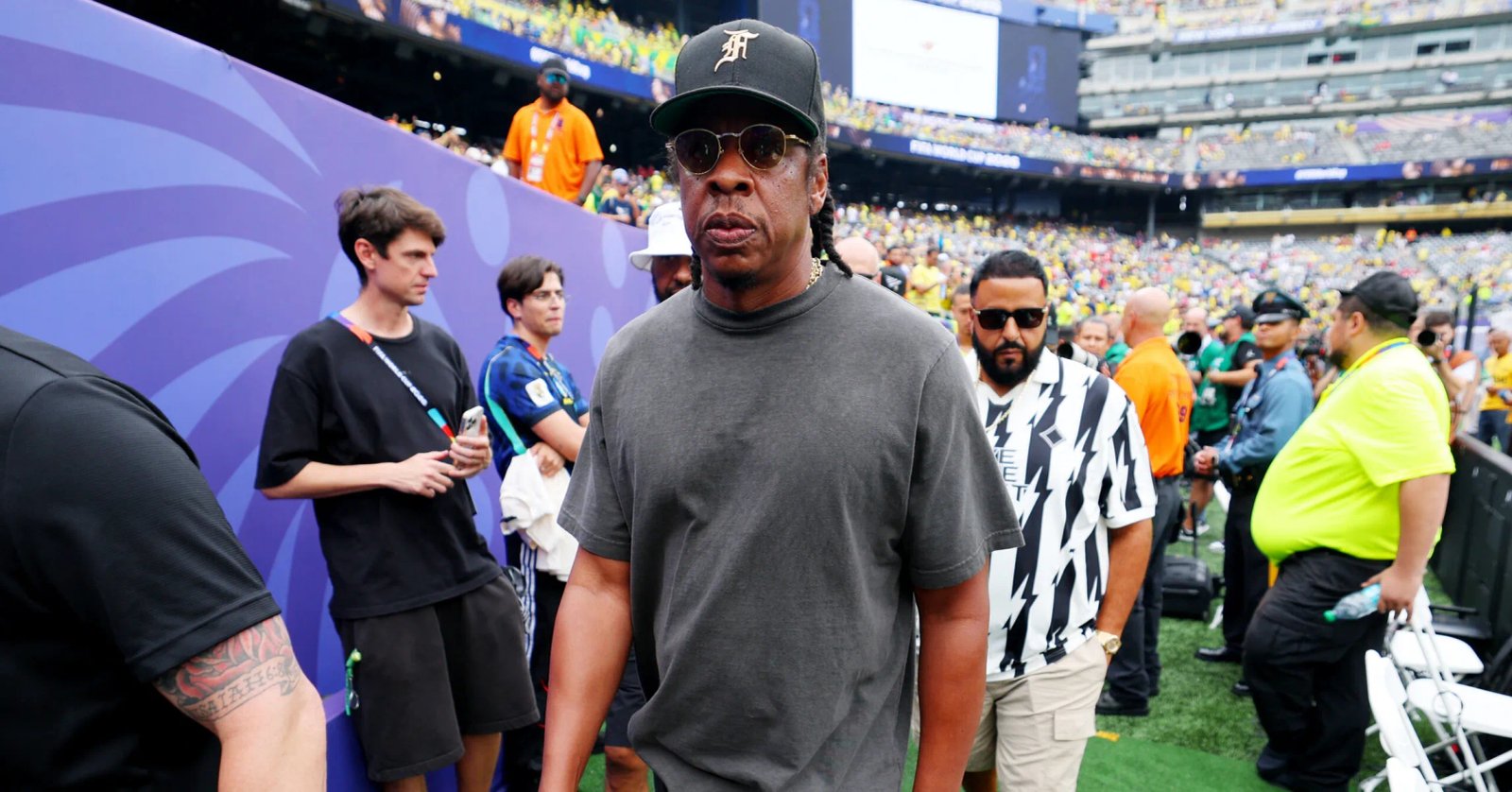 Jay-Z Rocks 30 Years Of Legacy New Era Yankees Hat In Rehearsals
