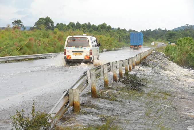 heavy-rains-cause-flooding-on-kasawo–zirobwe-road,-disrupting-travel-in-luweero-and-mukono-districts-–-the-hoima-post-–-news