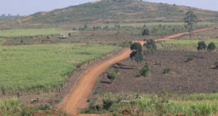 EACOP hands over Nyamasoga Katooke road