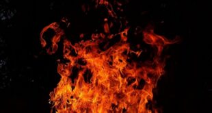 Fire fighting helicopter crashes in Hout Bay pilot survives