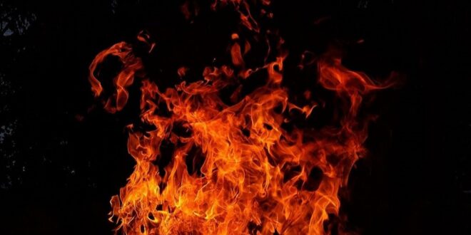 Fire fighting helicopter crashes in Hout Bay pilot survives