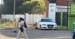 Worker at Ekapa Minerals Mine in Kimberley.