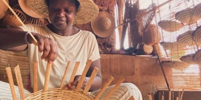 Scene of wicker basket making (Photo: @benin_tourisme_vibrant)